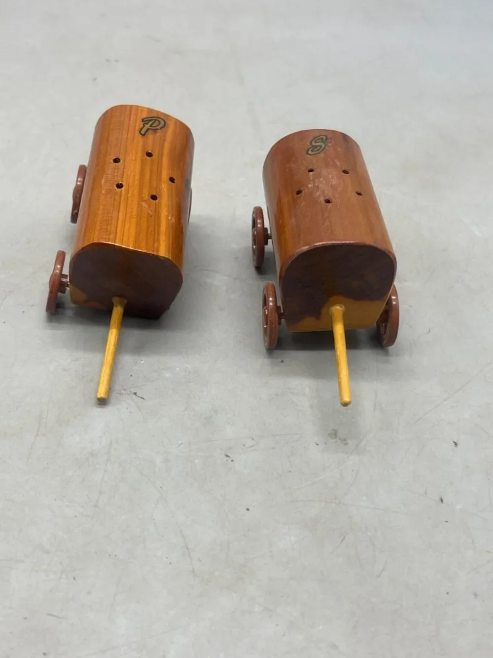 Vintage wooden wagons salt & pepper shakers western 4